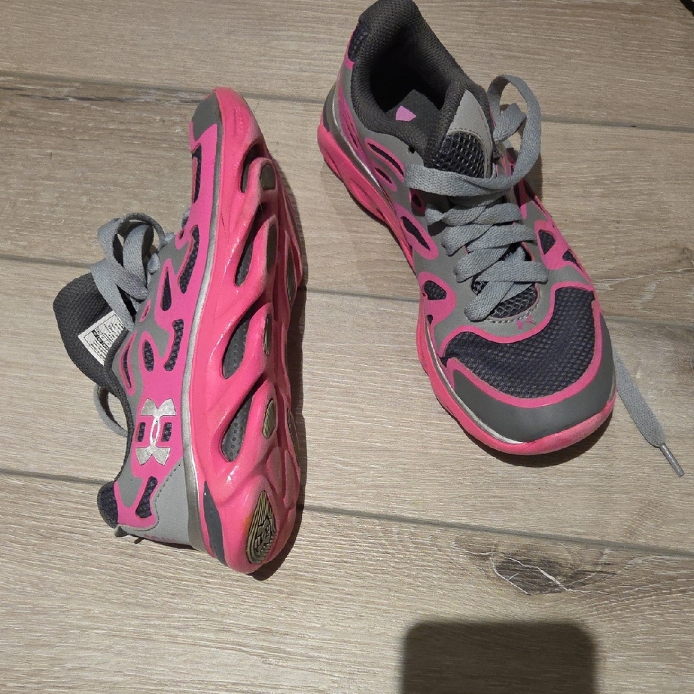 Under Armour Size 4Y Kids Pink and Gray Athletic Shoes